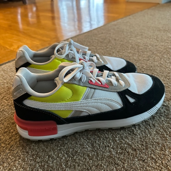 Puma sneakers (worn once) size 11 - Picture 1 of 7